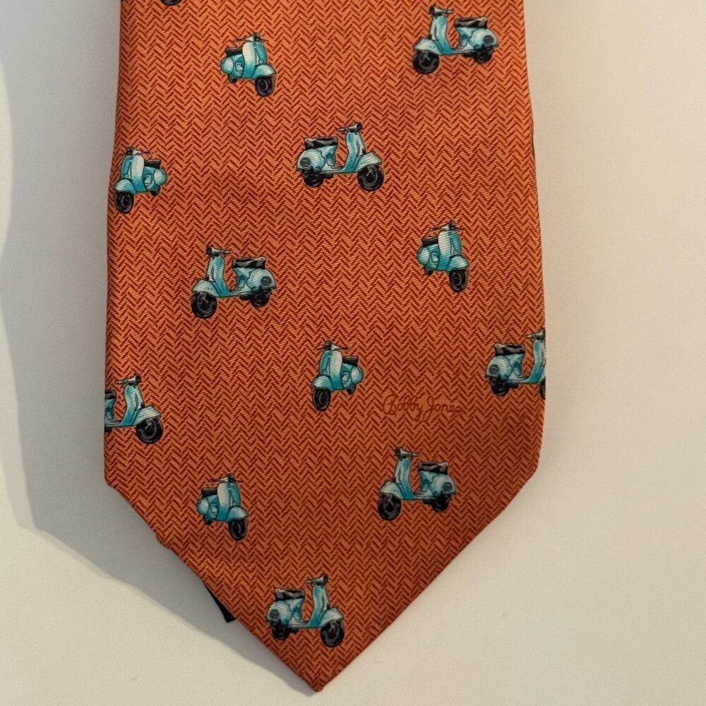 Bobby Jones All Silk Tie Motorscooter motif.  New with out Tags